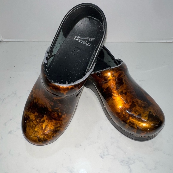 Brown and Black Clogs - Picture 5 of 16